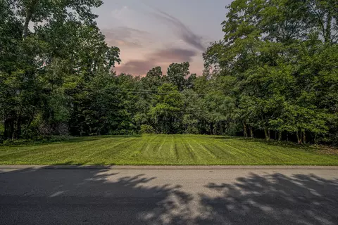 1871 Sandy Cove Dr, Kalamazoo, MI 49048