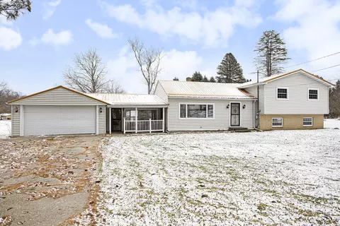 195 Powell Rd, Hastings, MI 49058