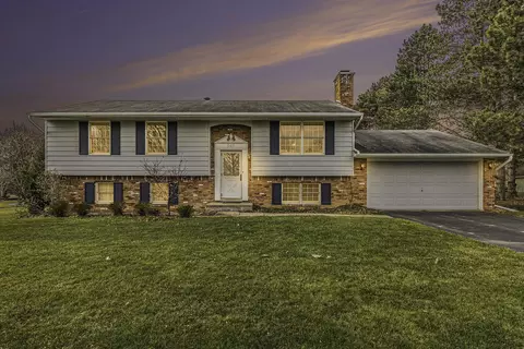 845 Del Sher Dr, Brighton, MI 48114