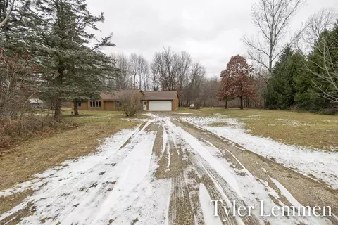 1115 17 Mile Rd NE, Cedar Springs, MI 49319