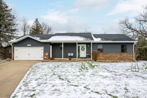 5632 Skyhills Ct NE, Comstock Park, MI 49321