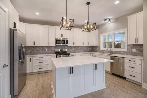 Kitchen - 2933 Clivedon Rd, Howell, MI 48843 photo 3 of 5