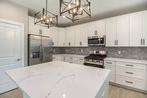 Kitchen - 2933 Clivedon Rd, Howell, MI 48843 photo 2 of 5