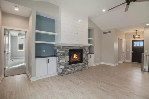 Living - 2933 Clivedon Rd, Howell, MI 48843 photo 2 of 4