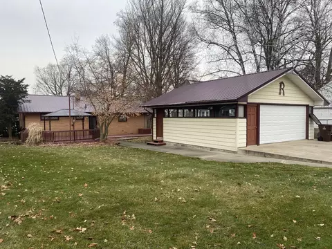 216 E Gilson St, Edmore, MI 48829 photo 4