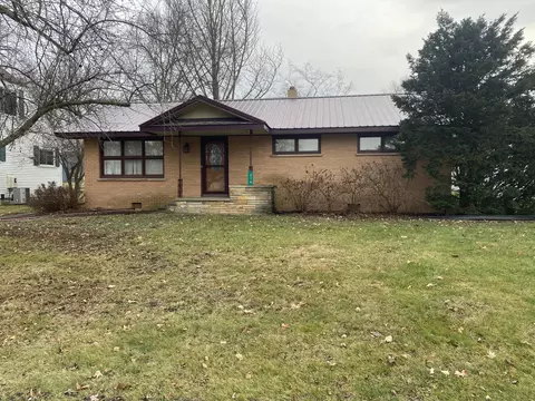 216 E Gilson St, Edmore, MI 48829
