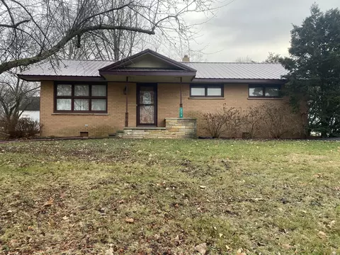 216 E Gilson St, Edmore, MI 48829 photo 2