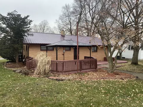 216 E Gilson St, Edmore, MI 48829 photo 5