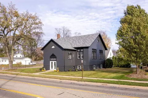 137 N State St, Zeeland, MI 49464