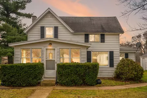 327 Robinson St, Allegan, MI 49010