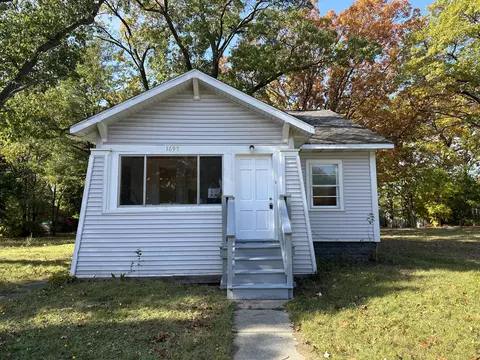 1695 Elwood St, Muskegon, MI 49442