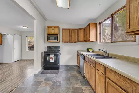 223 Henrietta St, Jackson, MI 49203 photo 4