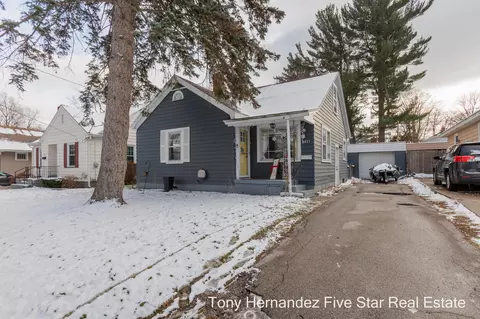977 W Southern Ave, Muskegon, MI 49441