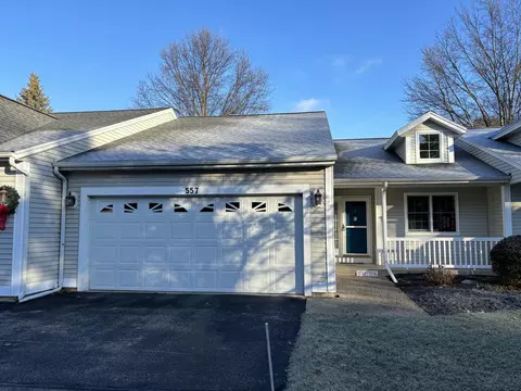 557 Scarlet Oak Ct, Holland, MI 49424