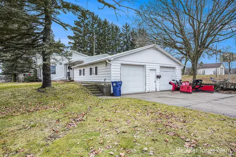 3363 E Howard City-edmore, Edmore, MI 48829