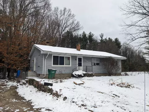 2410 W Dame Rd, Whitehall, MI 49461