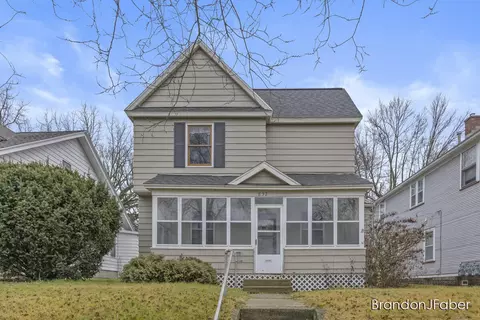 832 Crescent St NE, Grand Rapids, MI 49503