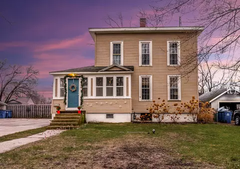 1214 Pennoyer Ave, Grand Haven, MI 49417