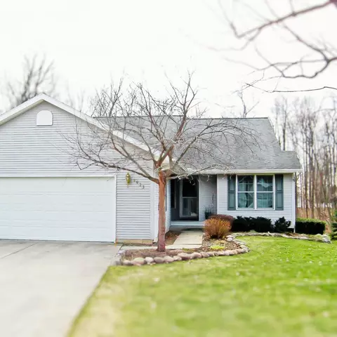 6833 Beechwood Dr, Saranac, MI 48881