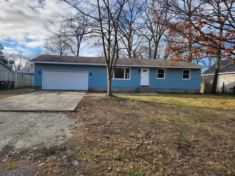 3555 Algonquin Dr, Norton Shores, MI 49441