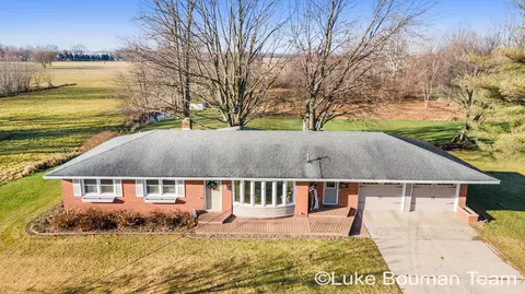 4290 47th St, Holland, MI 49423