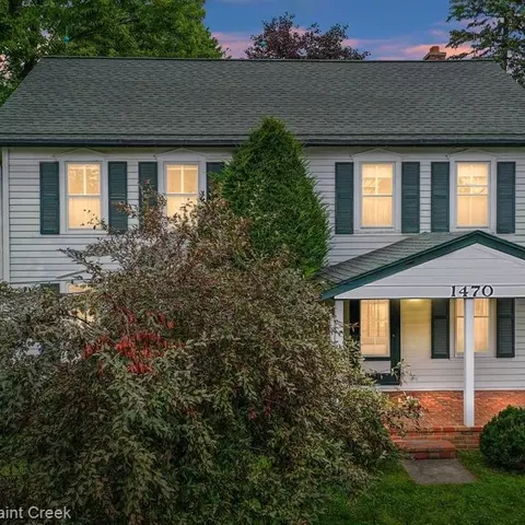 1470 W Tienken Rd, Rochester Hills, MI 48306