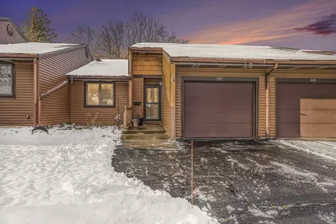 642 Maple Creek Dr #56, Holland, MI 49423