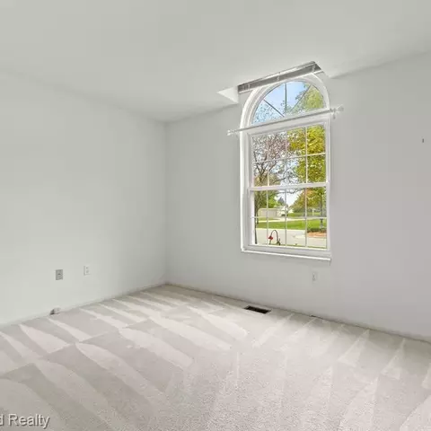 2272 Cedar Crest Blvd, Commerce Twp, MI 48390 photo 15