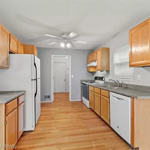 2272 Cedar Crest Blvd, Commerce Twp, MI 48390 photo 8