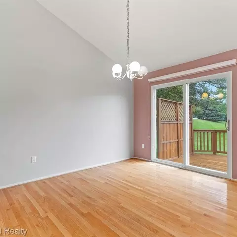 2272 Cedar Crest Blvd, Commerce Twp, MI 48390 photo 5