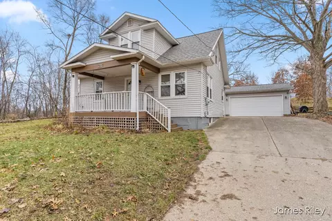 1058 Ida Ave NW, Grand Rapids, MI 49504