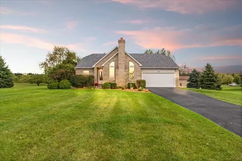 147 Cranbrook Dr, Howell, MI 48843