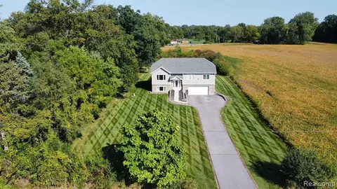 8030 Whiteford Rd, Ottawa Lake, MI 49267
