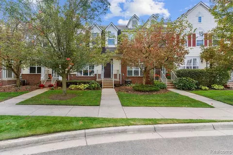 13106 Egret Ln, Wolverine Lake, MI 48390