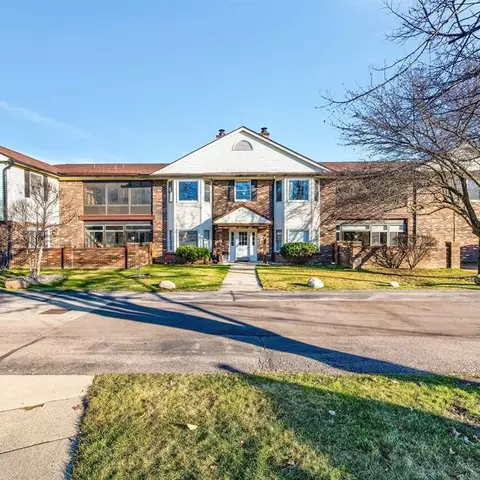 8477 Mathias Dr #21, Grosse Ile, MI 48138