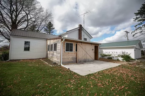 8950 N Fowlerville Rd, Fowlerville, MI 48836