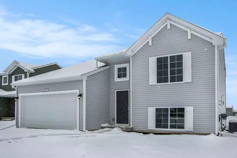 545 Swan River Dr, Benton Harbor, MI 49022