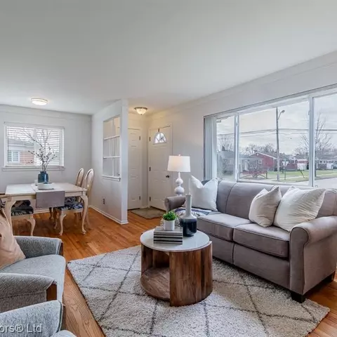 6702 Fairfield Ave, Garden City, MI 48135