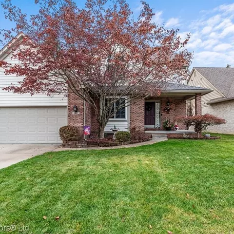 8801 Parkside Dr, Livonia, MI 48150
