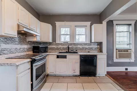 Kitchen - 4958 S Wayne Rd, Wayne, MI 48184 photo 3 of 4