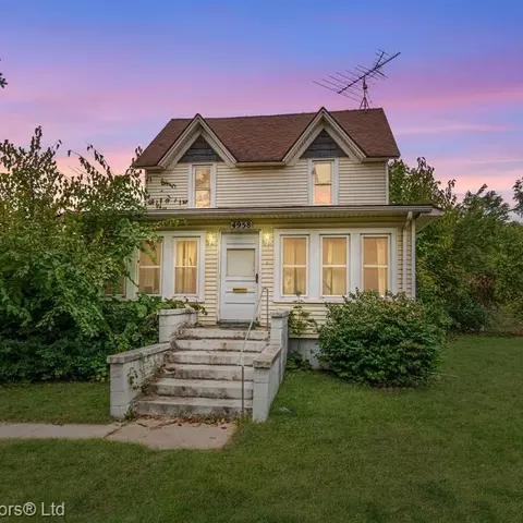 4958 S Wayne Rd, Wayne, MI 48184