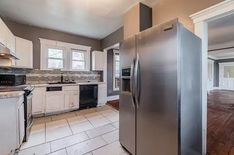 Kitchen - 4958 S Wayne Rd, Wayne, MI 48184 photo 4 of 4