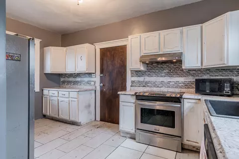 Kitchen - 4958 S Wayne Rd, Wayne, MI 48184 photo 2 of 4