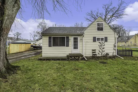 103 E Williams St, Athens, MI 49011