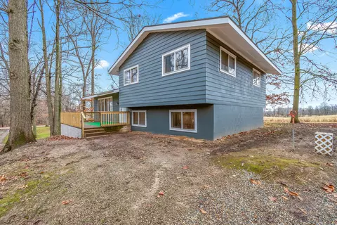 2757 Taylor Rd, Hillsdale, MI 49242