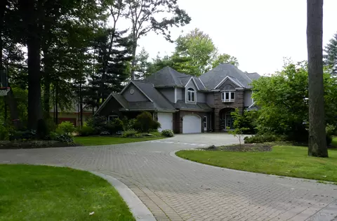 804 Pine Bay Dr, Holland, MI 49424