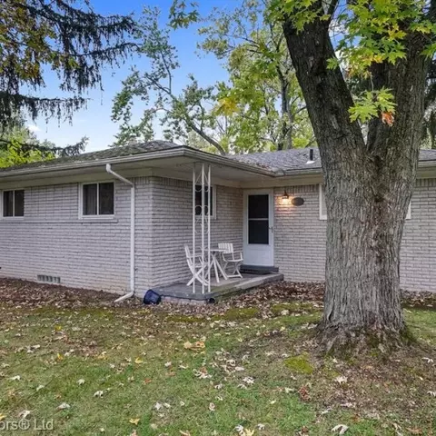 18525 Pershing St, Livonia, MI 48152