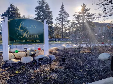 42469 Lilley Pointe Dr, Canton, MI 48187