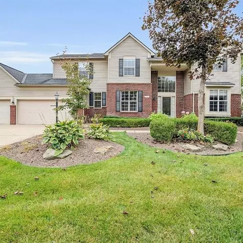1354 Cartwright Ln, South Lyon, MI 48178