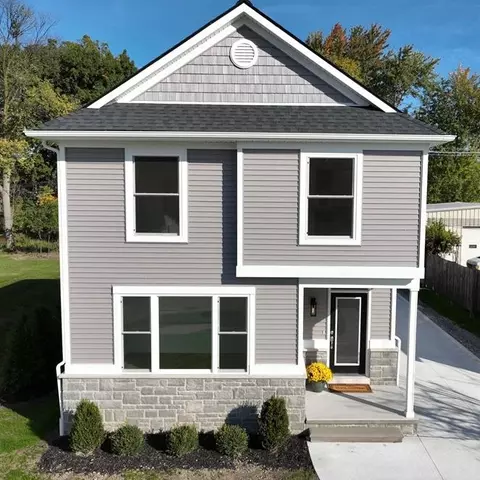 7748 Macomb St, Grosse Ile, MI 48138